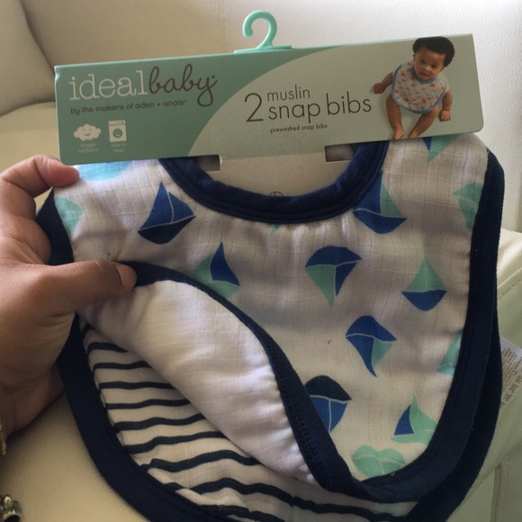 Baby bibs for girls and boys - Picture 1 of 3